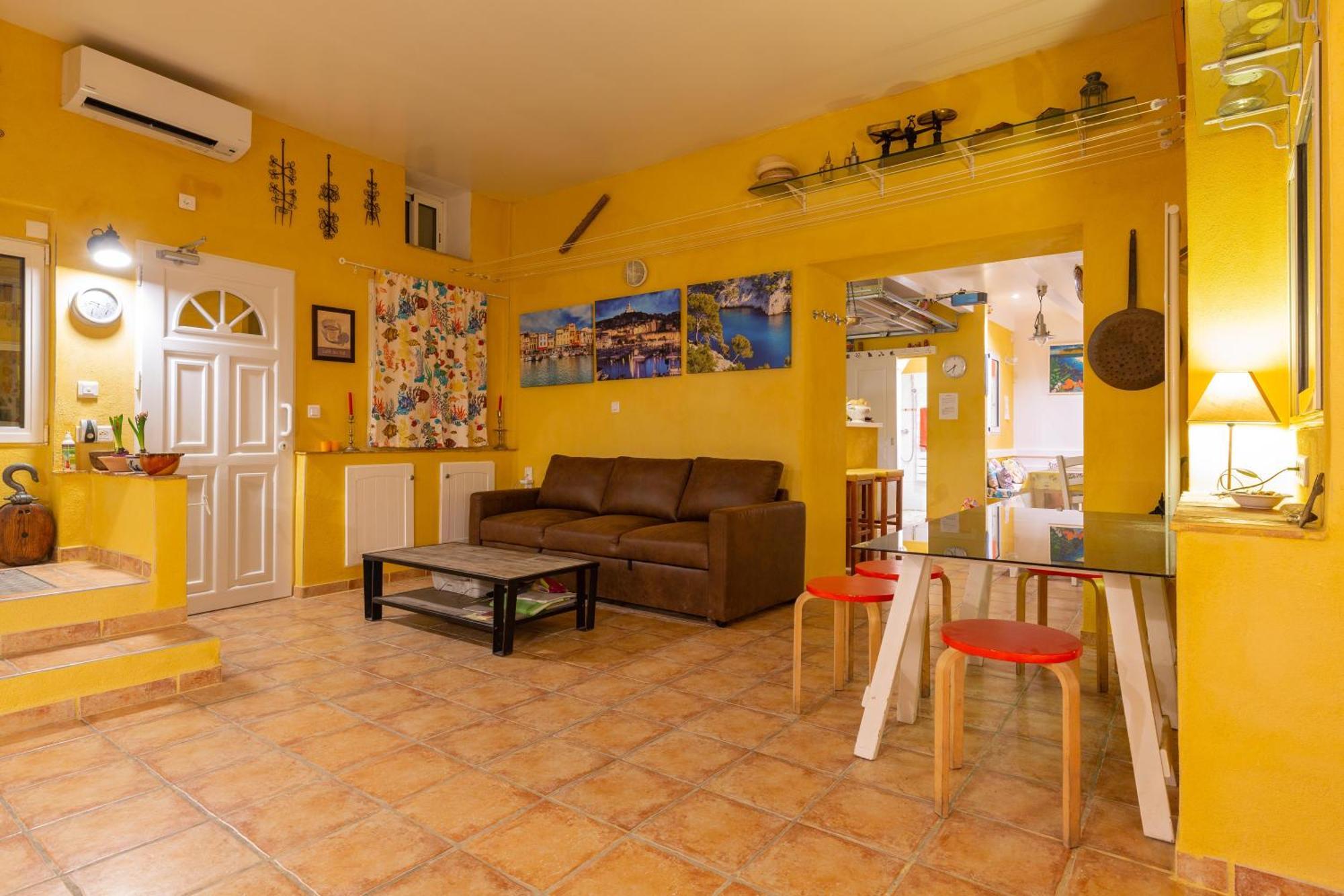 Dorm Hostel Camp Backpackers Marseilles Exterior foto